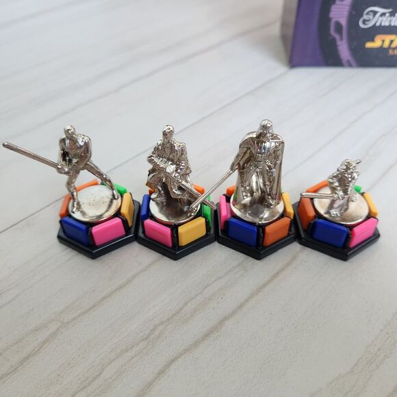 Trivial Pursuit Star Wars DVD Saga Edition 2005 Toys R Us Exclusive Tin COA - Picture 10 of 12